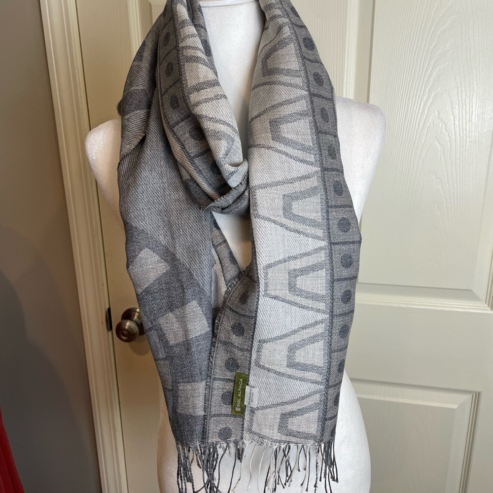 Sol Alpaca Alpaca Silk Geometric Gray Patterned Scarf with Fringe - Picture 2 of 11